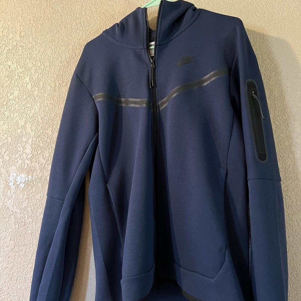 nike tech fleece hoodie